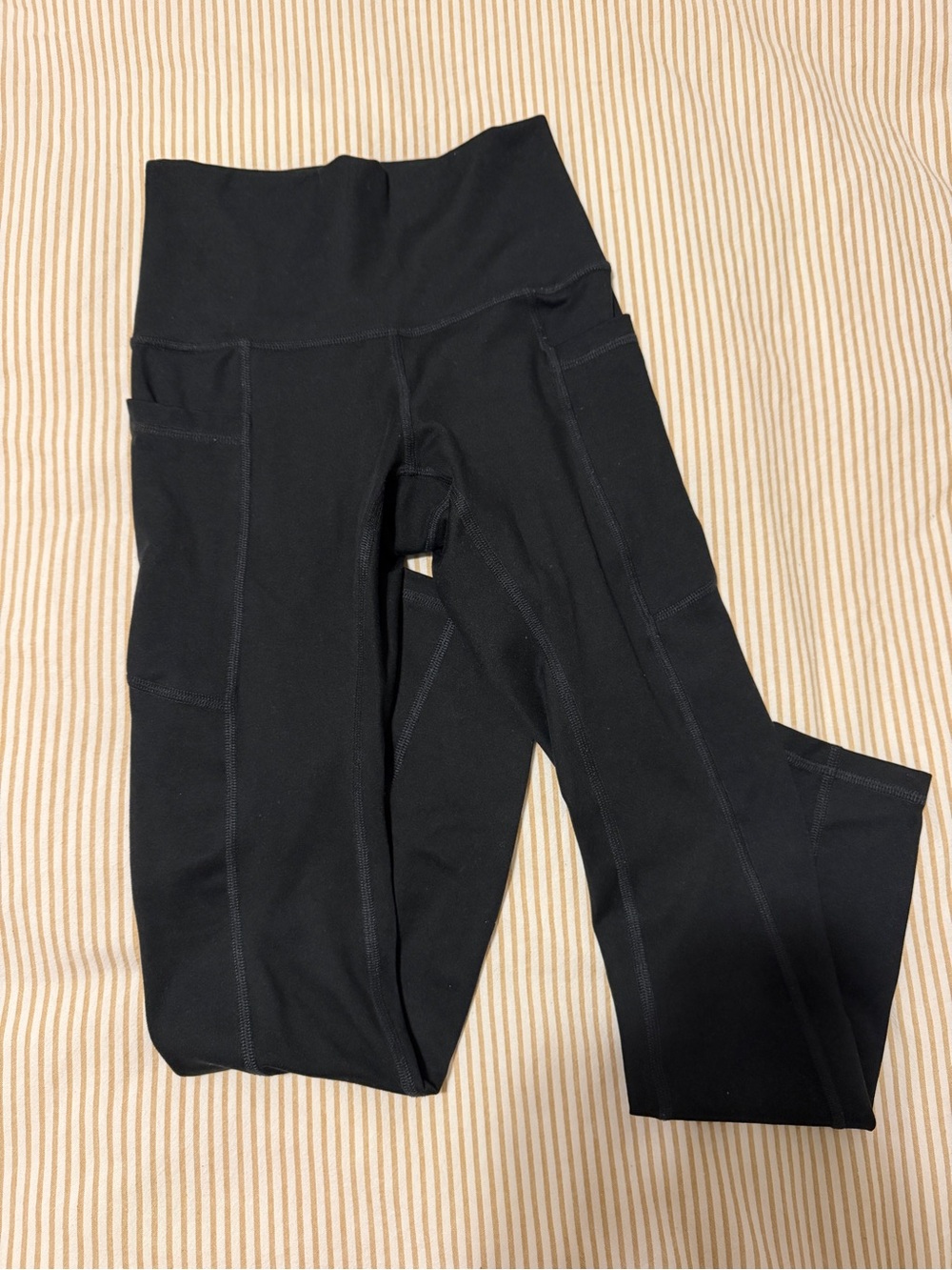 Gilly Hicks Black High-Waist Performance Recharge Leggings with Side Pockets